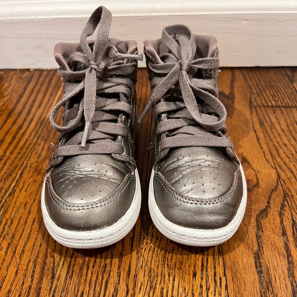 Jordan 1 Mid SE Preschool Sepia Stone/White-Noble Red - size 11 unisex great buy